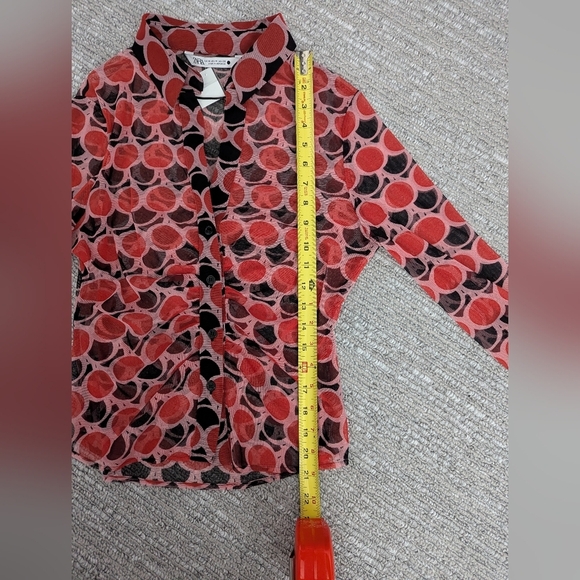 🔷ZARA - Red & Black Rushed Mesh/Sheer Button-Down Blouse - Picture 6 of 10